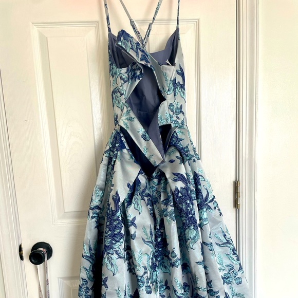 Prom dress tried on but never worn - Picture 2 of 5